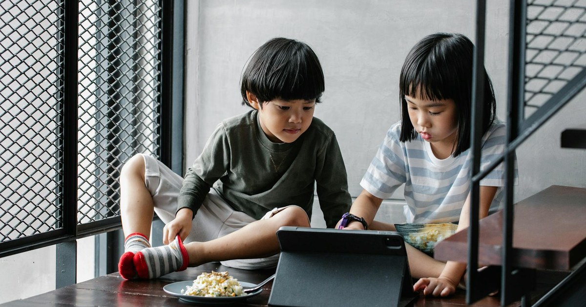 Beyond the Screen โ Actionable Strategies for Parents to Mitigate Cognitive Distraction in New Teen Drivers