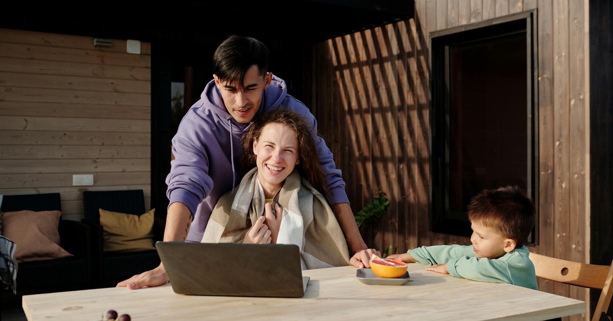 A Parent's Guide to Empowering Pre-Teens — Cultivating a Positive Digital Footprint for Future Success and Safety