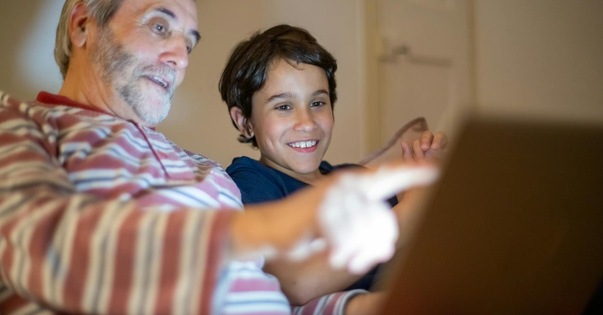 Empowering Pre-Teens โ Digital Literacy Skills to Spot Fake Profiles and Grooming Language in Online Gaming