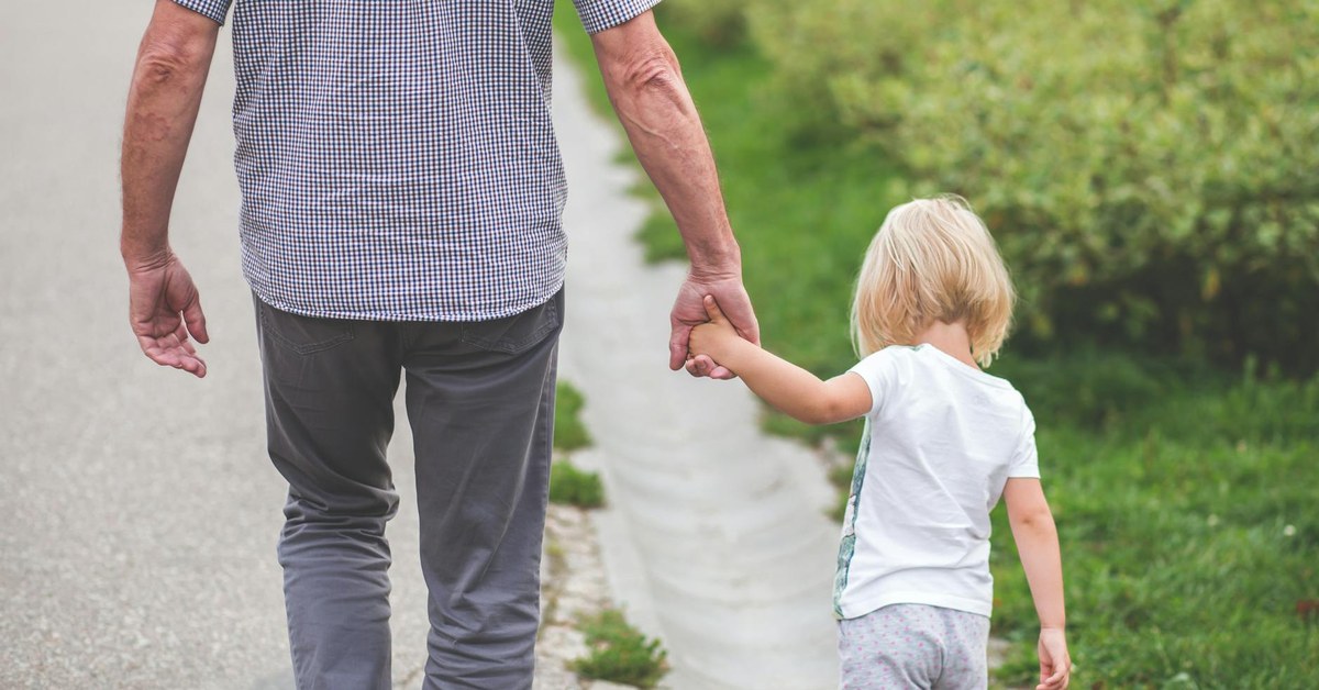 Supporting Preschoolers Through Sudden Grandparent Loss — A Family Guide to Emotional Healing