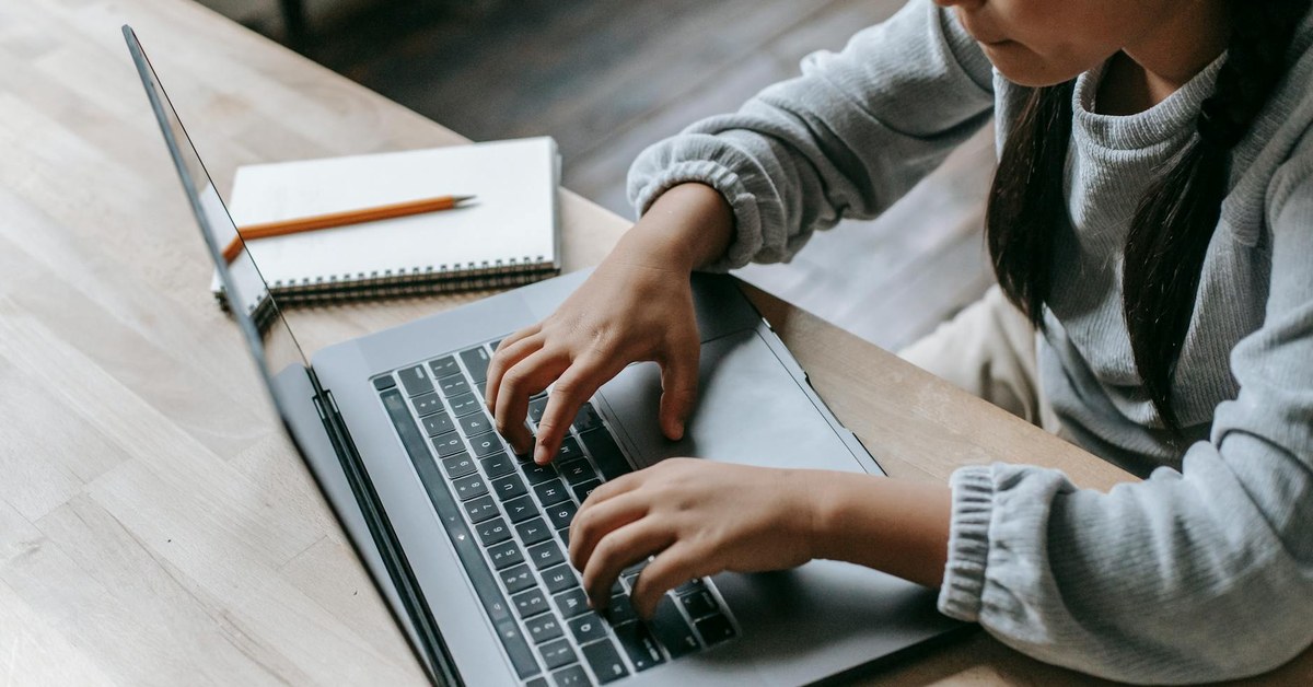 Proactive Parenting โ Preparing Teens for the Psychological Impact & Identity Theft Risks of Deepfakes Online