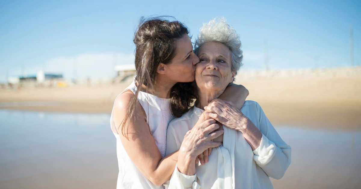 Protecting Elderly Parents from Scammers โ A Family Action Plan