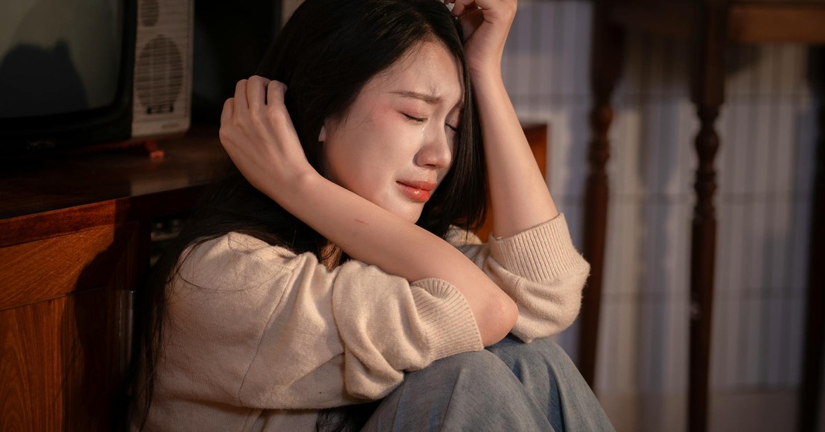 Rebuilding Emotional Awareness — Gentle Check-in Techniques for Overcoming Numbness and Overwhelm