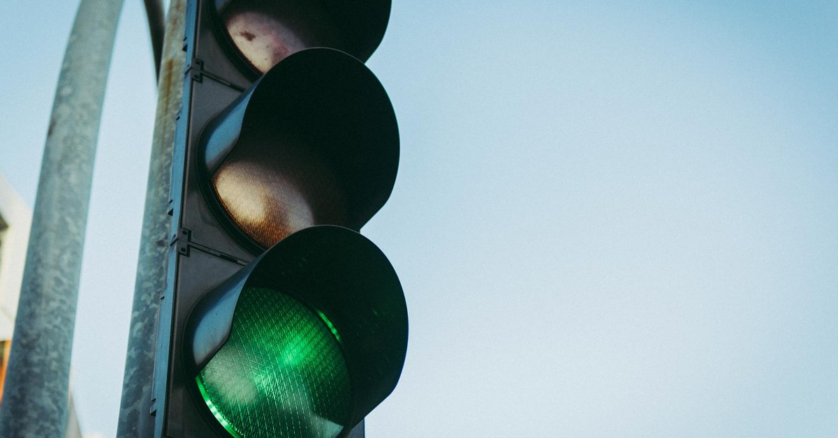 Does Your High-Vis Still Protect You? The Lifespan and Degradation of Reflective Safety Clothing