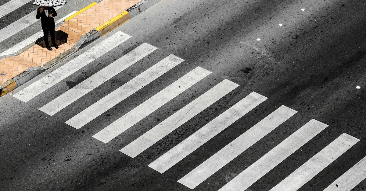 Does Your Reflective Gear Still Protect You? Understanding Hi-Vis Lifespan and Degradation for Road Safety
