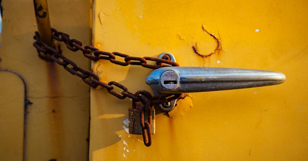 Renter's Dilemma Solved — Damage-Free Furniture Anchoring & Temporary Tip-Over Prevention for Apartments