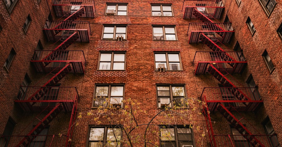 Creating an Effective Fire Escape Plan for Renters — Navigating Landlord Rules and Ensuring Apartment Safety
