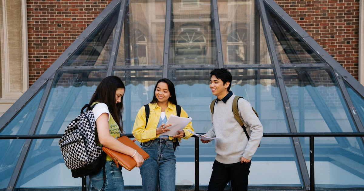 Repairing Your Digital Past โ A Practical Guide for Young Adults to Optimize Their Online Footprint for College and Career Entry