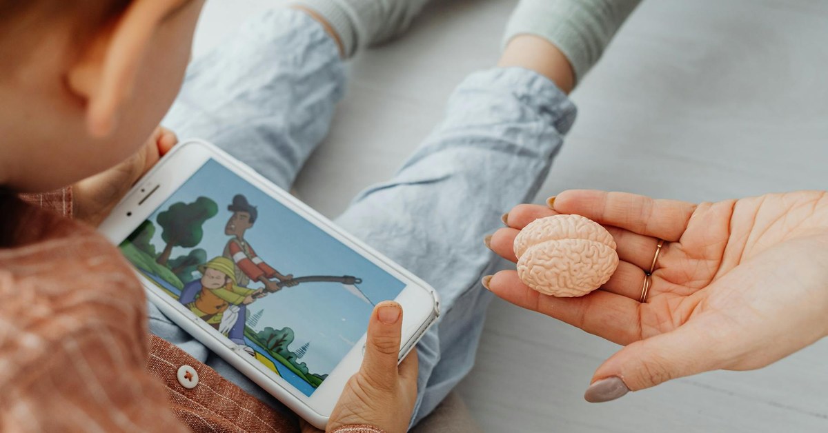 Beyond Parental Controls — Cultivating Responsible Online Independence for 10-12 Year Olds