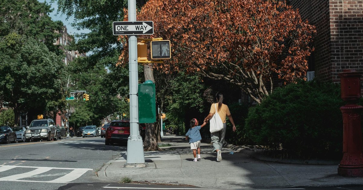 Unpacking Retro-Reflectivity โ Maximizing Nighttime Pedestrian Safety on Unlit Rural Roads