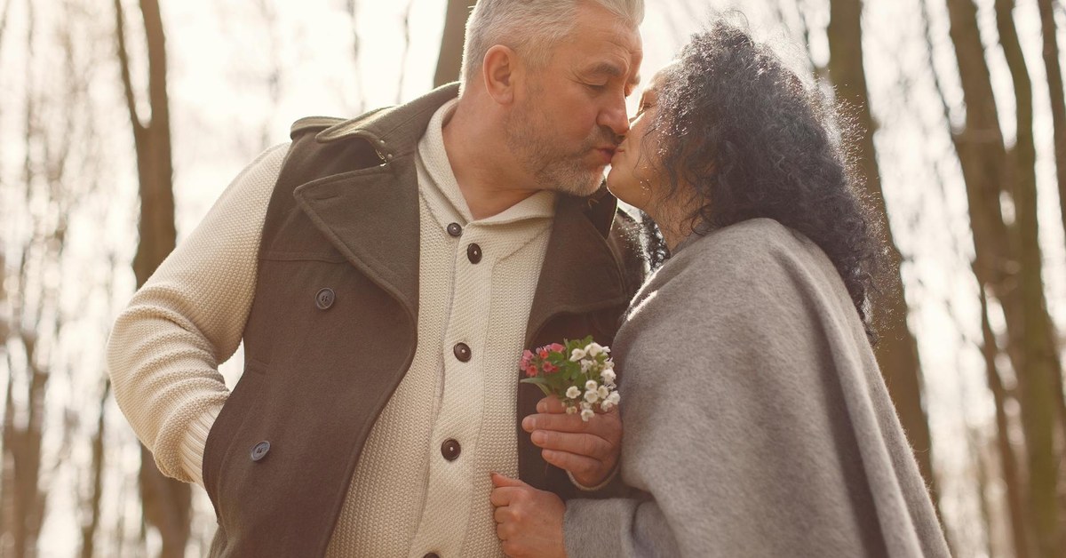 Romance Scams Targeting Older Adults โ Signs, Impact, and How to Stay Safe
