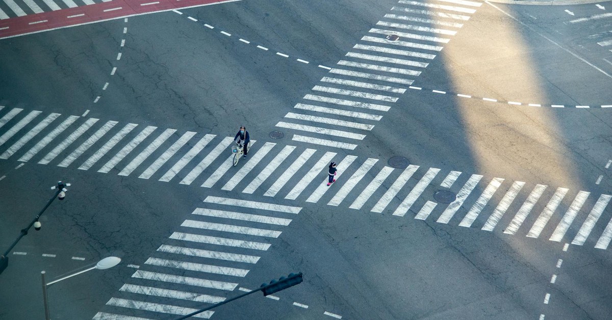 How to Ensure Safe School Runs in Rain, Fog, or Darkness โ A Parent's Guide