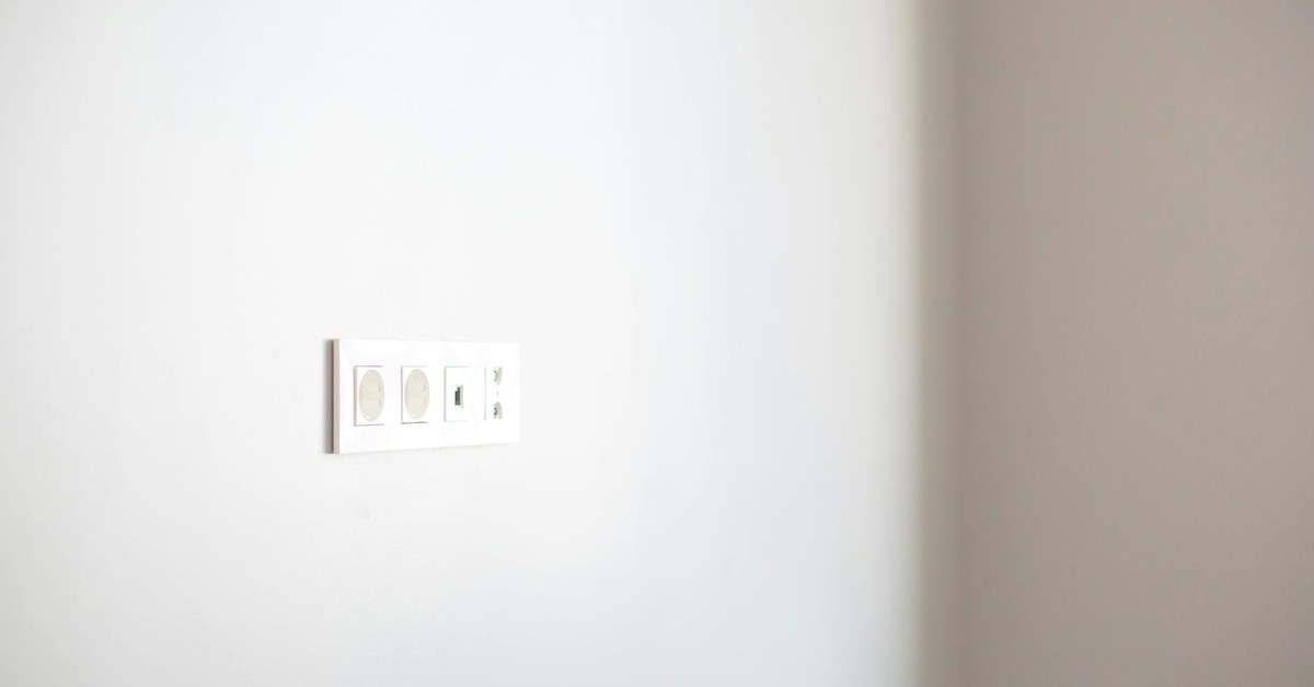 Beyond Child Locks — Safe Storage for Incompatible Cleaning Products to Prevent Chemical Reactions