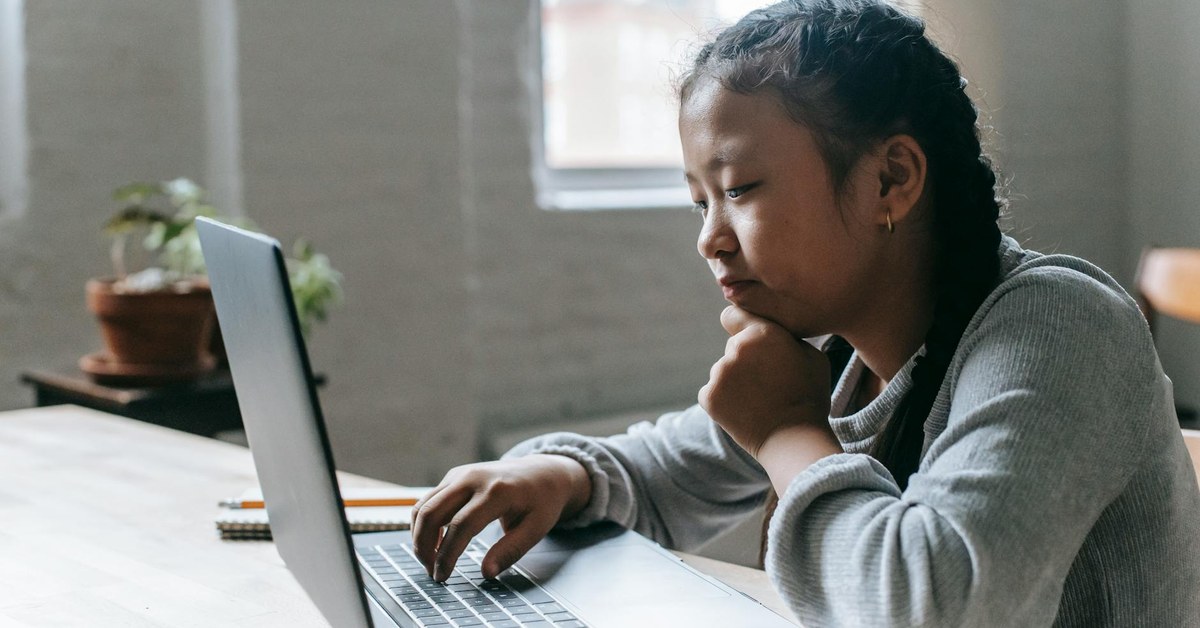 How to Safely Intervene When You Suspect Online Grooming โ A Guide for Concerned Adults