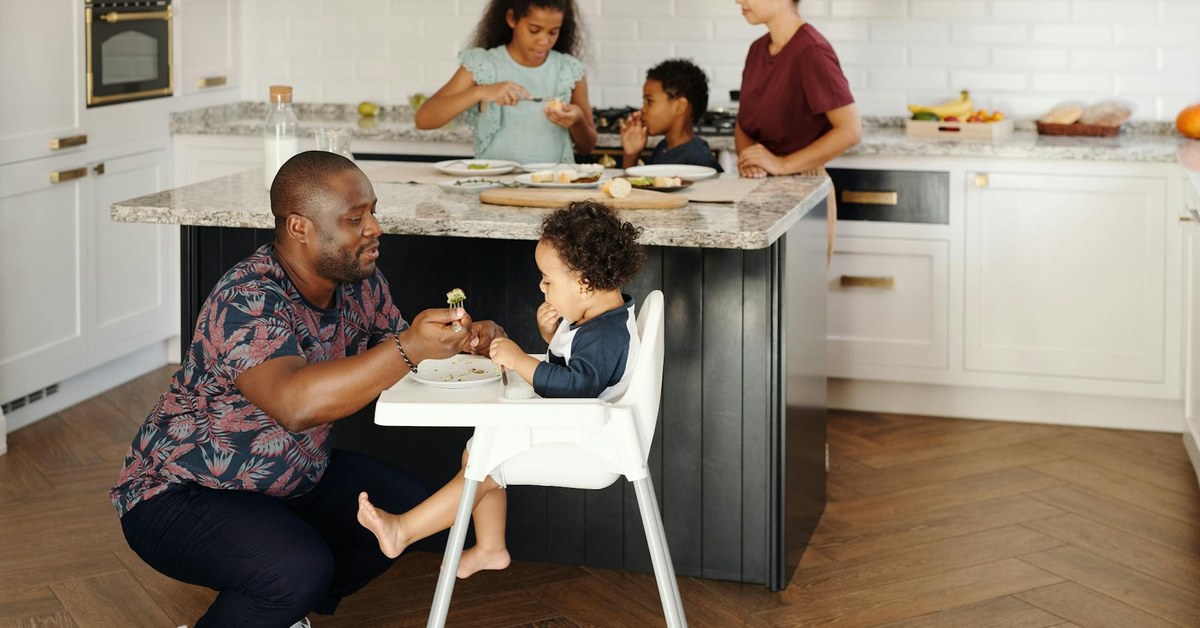 How to Safely Store Cleaning Products to Prevent Toddler Poisoning Accidents