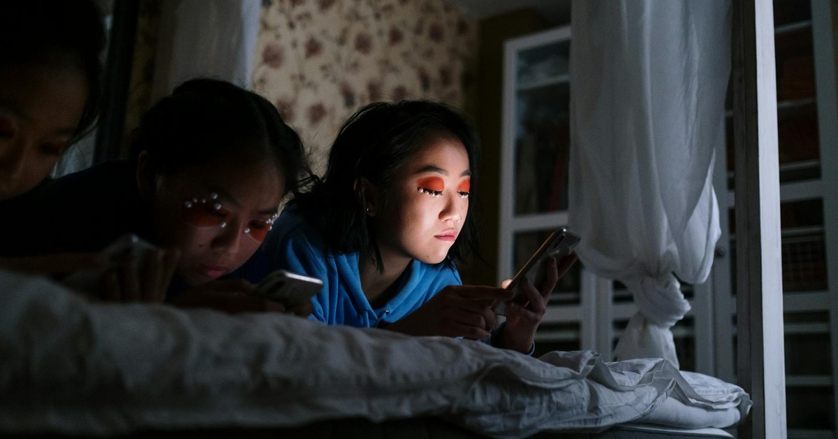 Screen Addiction vs Healthy Use — Helping Teenagers Find the Balance