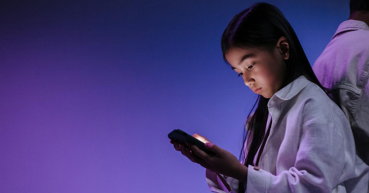 Beyond the Clock โ Screen Time Management Strategies to Foster Critical Digital Literacy in Teenagers for Enhanced Online Safety