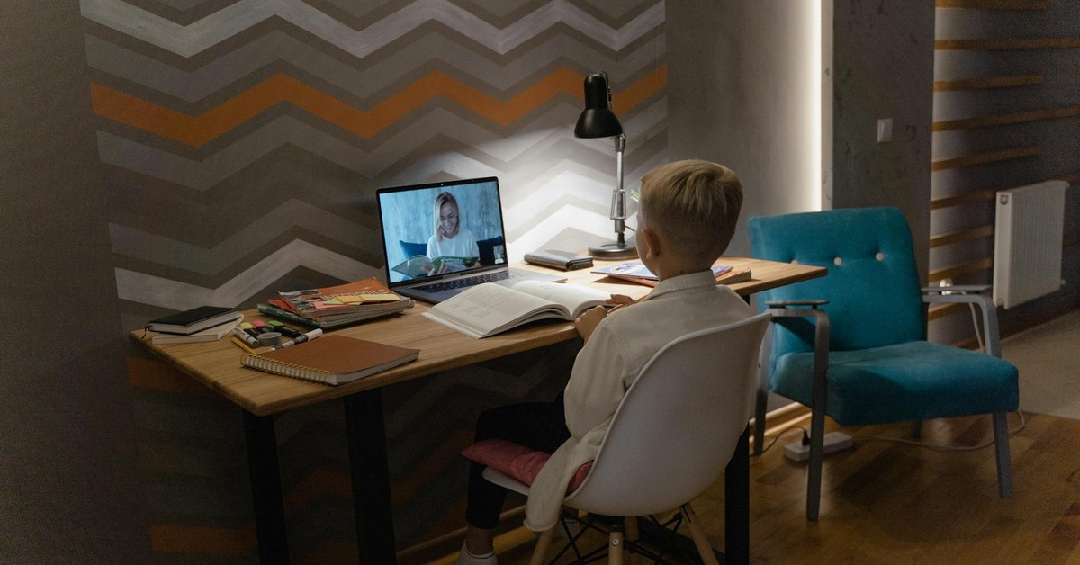 Mastering Screen Time โ Essential Strategies for Remote Professionals to Prevent Digital Burnout and Boost Well-being