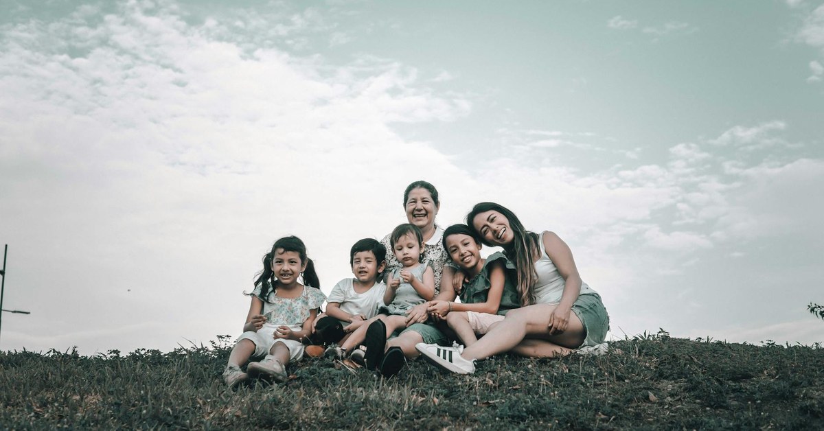 Securing Kids' Digital Conversations — A Parent's Guide to Safe Messaging App Setup & Controls