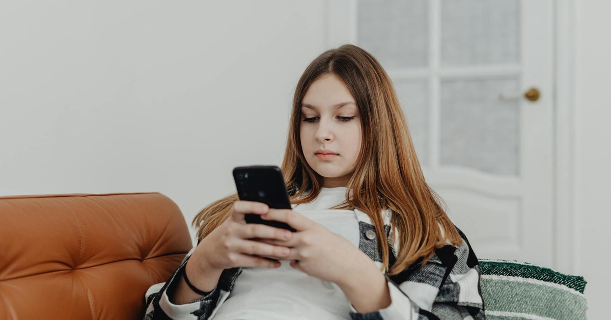 Setting Screen Boundaries with Teenagers โ A Practical Guide