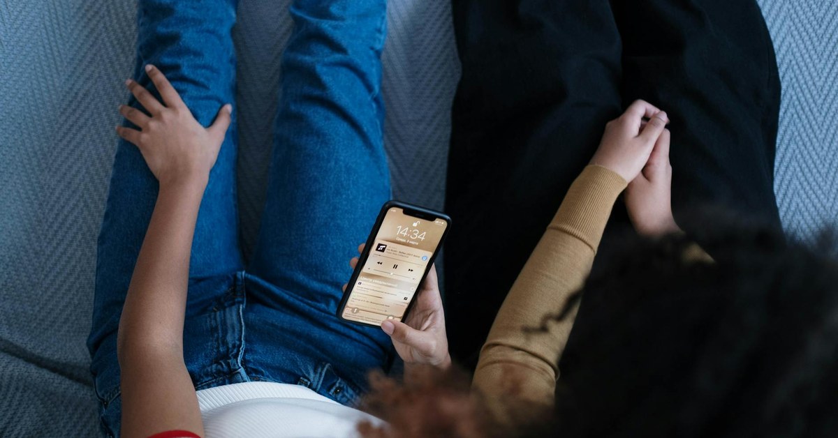 Setting Up Smart Parental Controls for Teenagers โ Balancing Safety with Digital Independence & Privacy