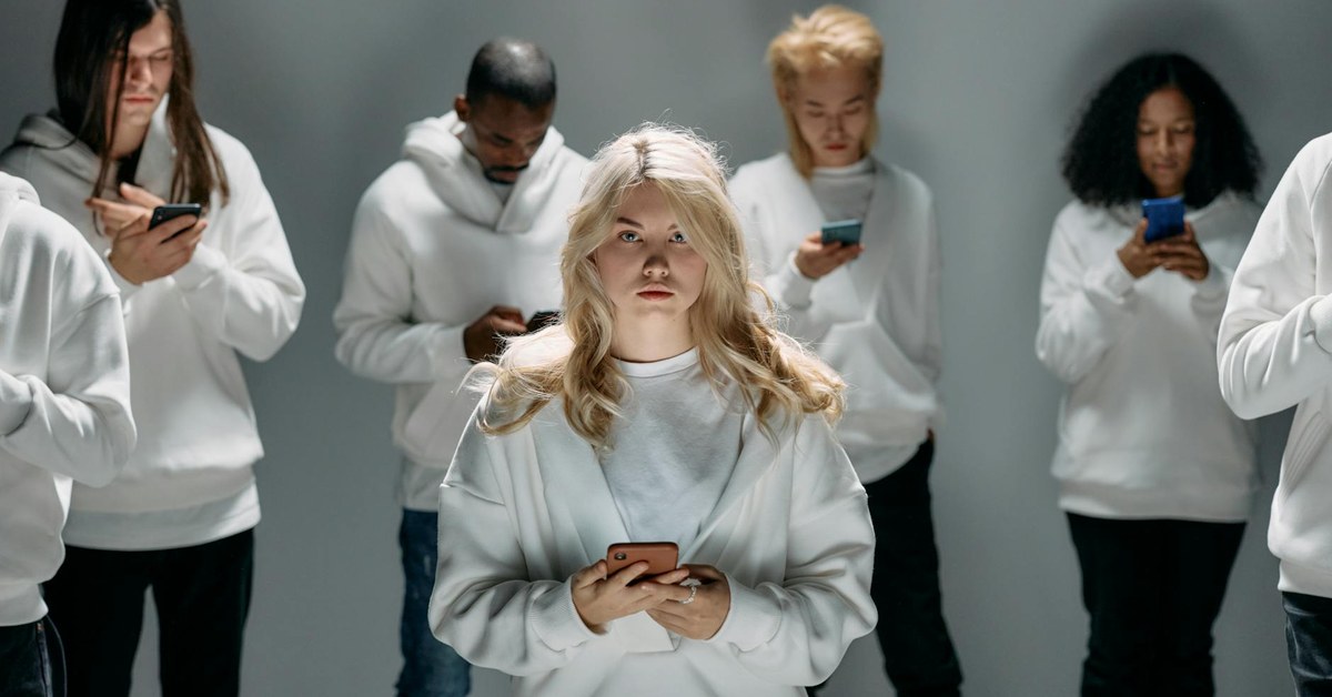 Social Media Anxiety and Comparison Culture โ Protecting Your Mental Health Online