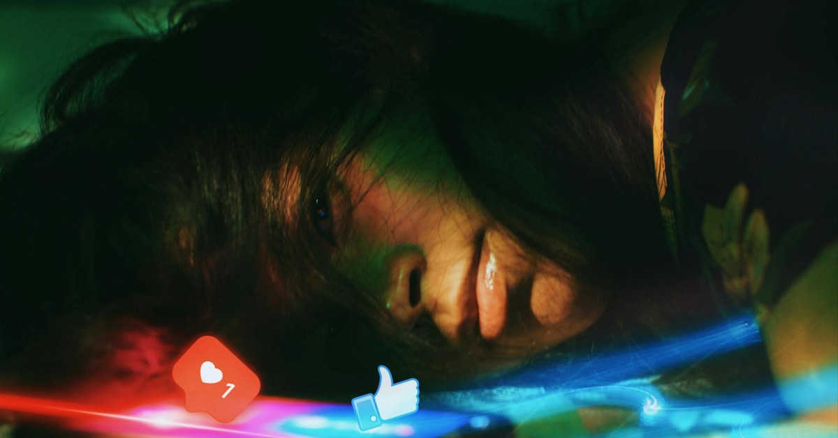Social Media and Loneliness in Teenagers โ Understanding the Paradox