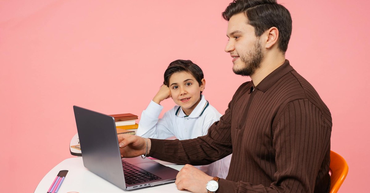 Spotting Subtle Grooming Tactics โ A Parent's Guide to Online Predator Awareness in Kids' Gaming & Social Platforms