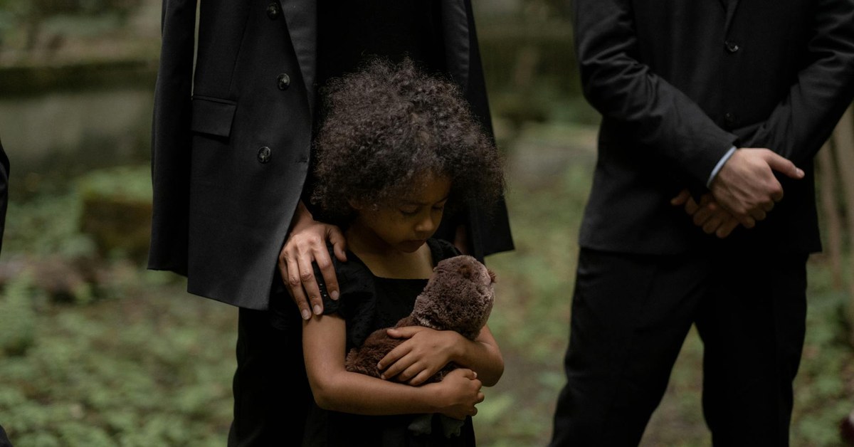 Talking to Young Children About Death and Loss โ Supporting Emotional Safety Through Grief