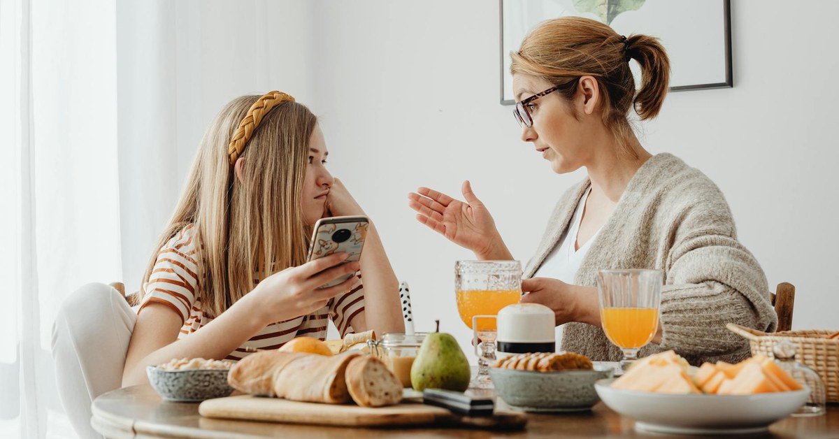 Talking to Teenagers About Sexting โ A Guide for Parents