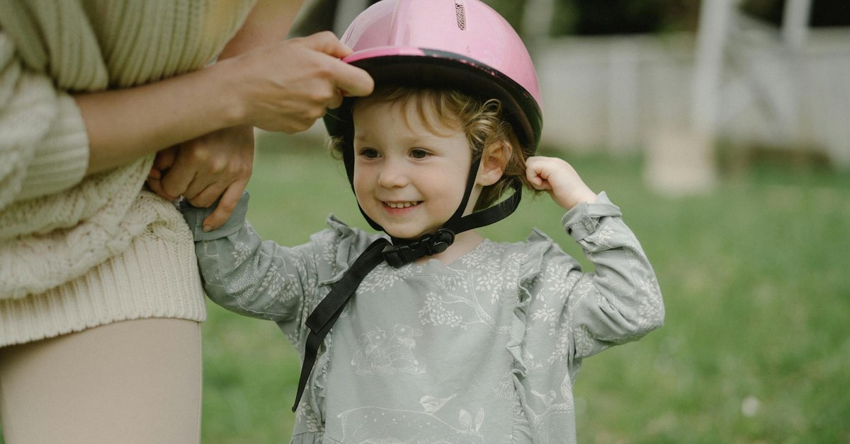 Beyond Just Rules โ How to Teach Kids Critical Thinking for Proactive Public Transport Safety