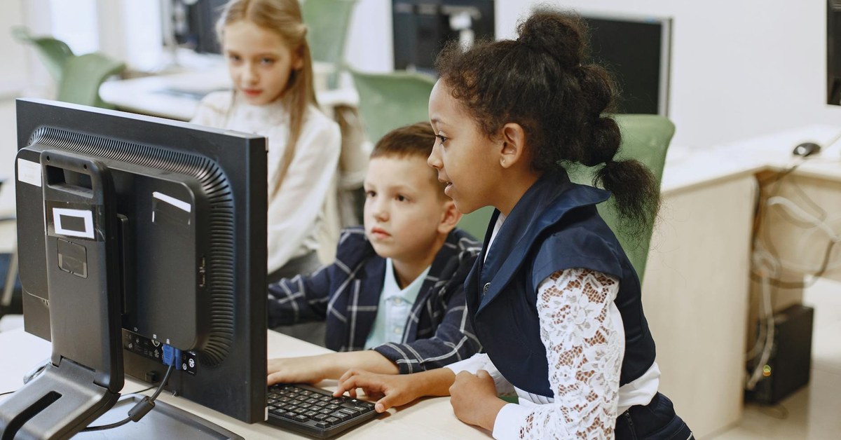 Teaching 8-12 Year Olds Responsible Messaging โ A Parent's Guide to Privacy, Digital Etiquette, and Safe App Choices
