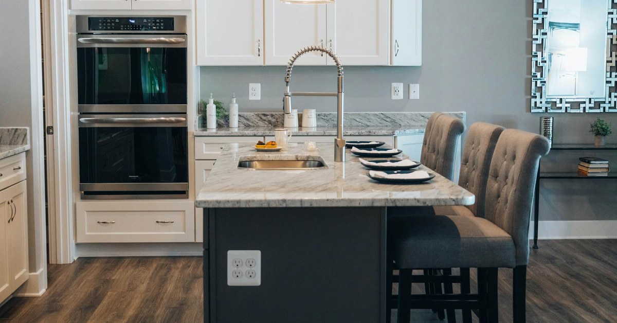 Teaching Age-Appropriate Kitchen Safety Skills — A Family Guide to Preventing Accidents While Cooking Together
