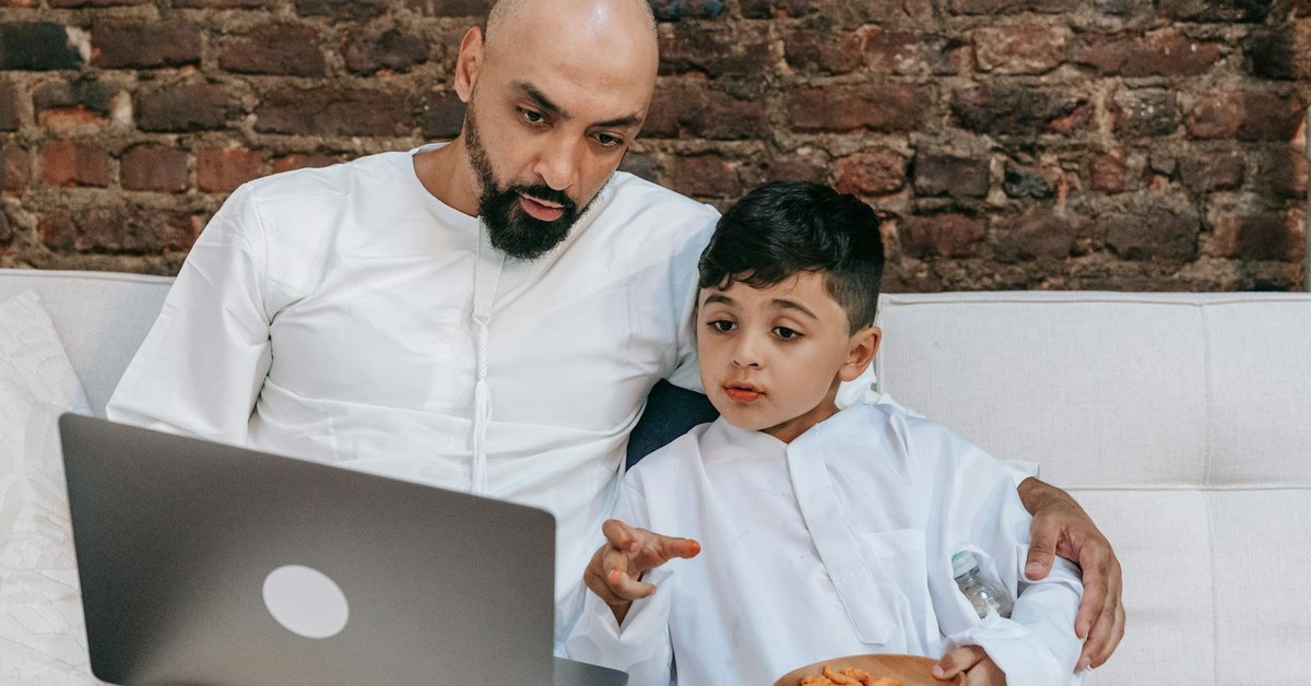 How Parents Can Teach Kids Critical Thinking for Safe AI Chatbot Interactions
