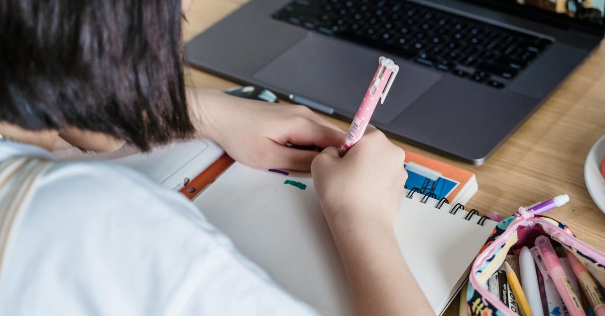 Teaching Kids Critical Thinking Skills to Identify and Resist Online Predator Grooming Tactics