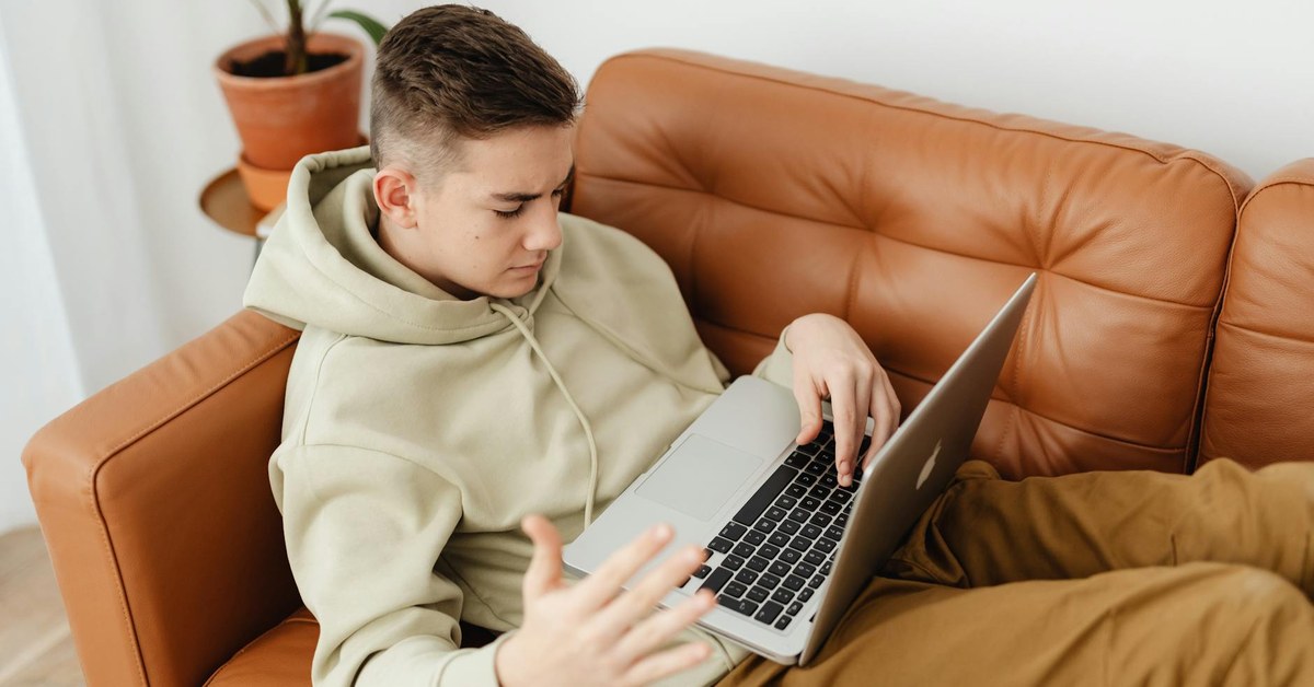 Teaching Kids to Spot Red Flags โ Identifying and Reporting Suspicious Messages in Safe Messaging Apps
