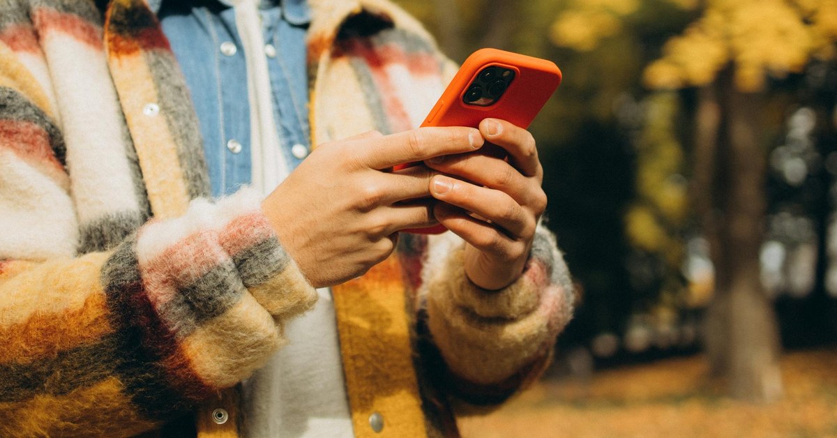 Teaching Tweens to Spot Fake News โ A Parent's Guide to Social Media Critical Thinking