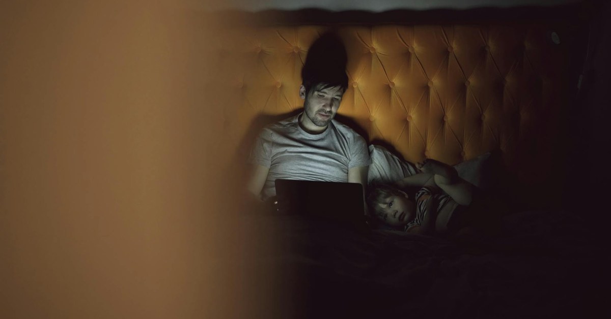 Empowering Teens for Balanced Screen Time โ Fostering Self-Regulation Beyond Strict Limits