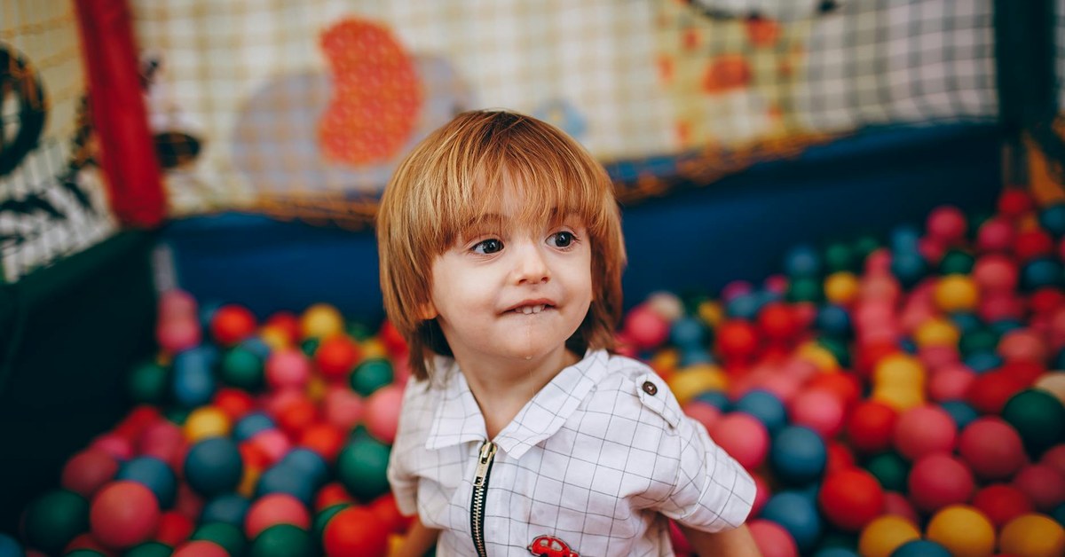 Beyond the Tub — Comprehensive Bathroom Childproofing to Prevent Toddler Falls & Head Injuries