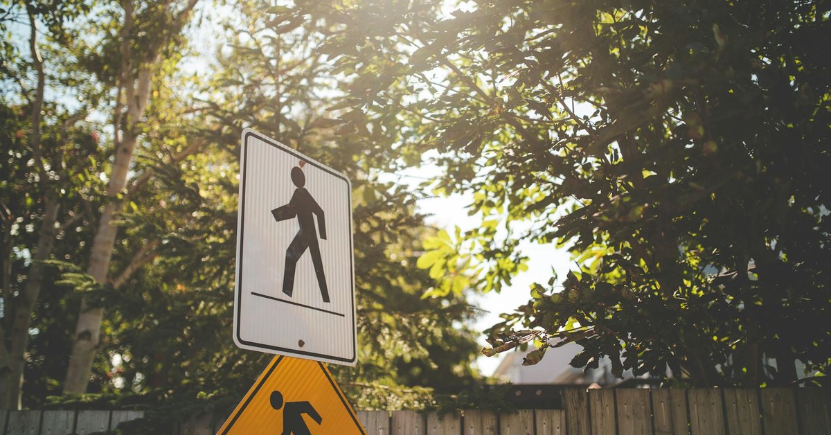 From Toddler to Teen โ Progressive Road Crossing Rules and Responsibilities by Age Group