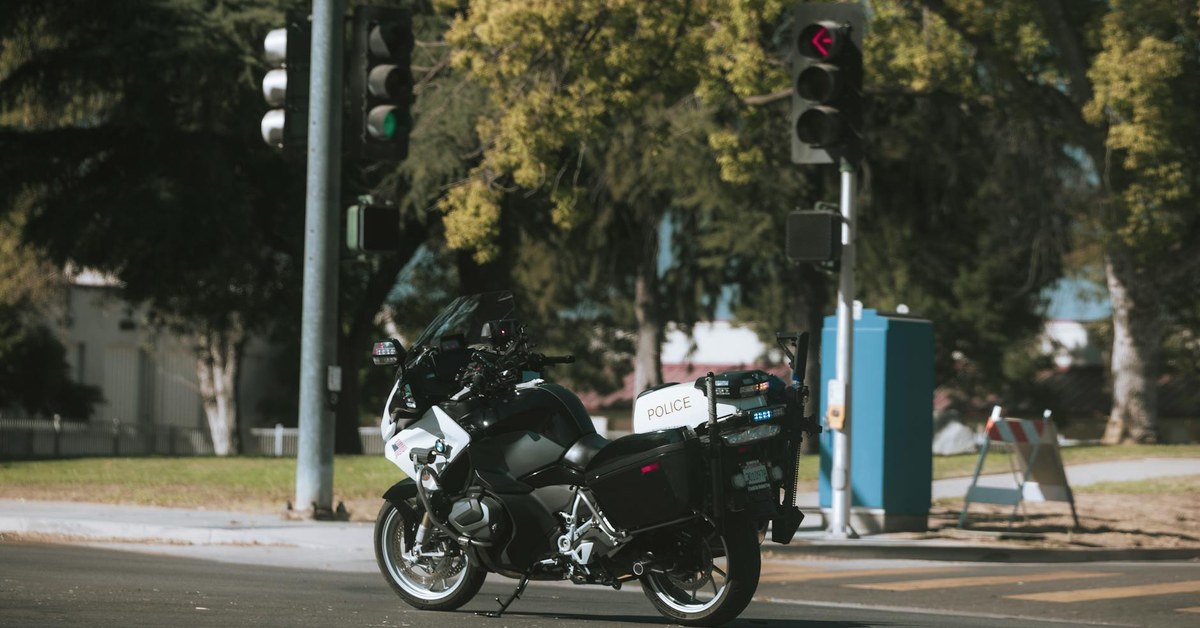 Can Virtual Reality Effectively Prevent Distracted Driving? Measuring Simulation Impact