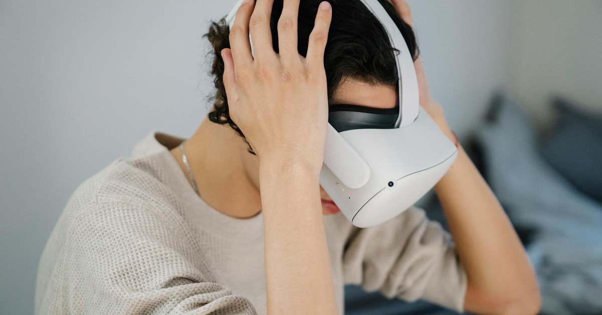 VR and the Metaverse โ Safety Risks for Children and Teenagers in Virtual Worlds